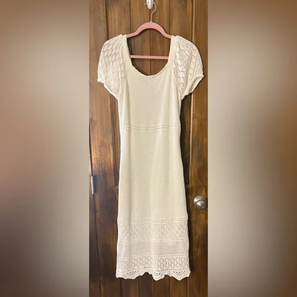 Elegant White Midi Dress - Picture 1 of 3